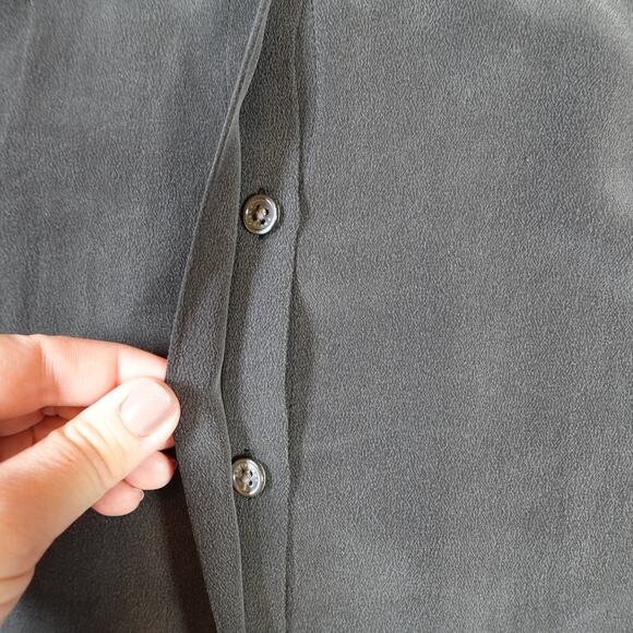 Equipment Femme Top Womens Extra Small Silk Button Front Long Sleeve Black Luxe - Picture 3 of 10